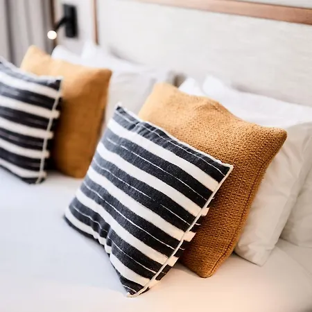 Apart-hotel Ando Living - Augusta House 4*