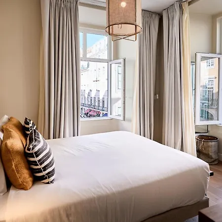 Apart-hotel Ando Living - Augusta House 4*