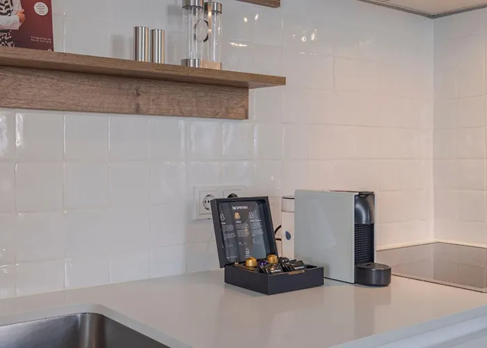 Ando Living - Augusta House Apartment *